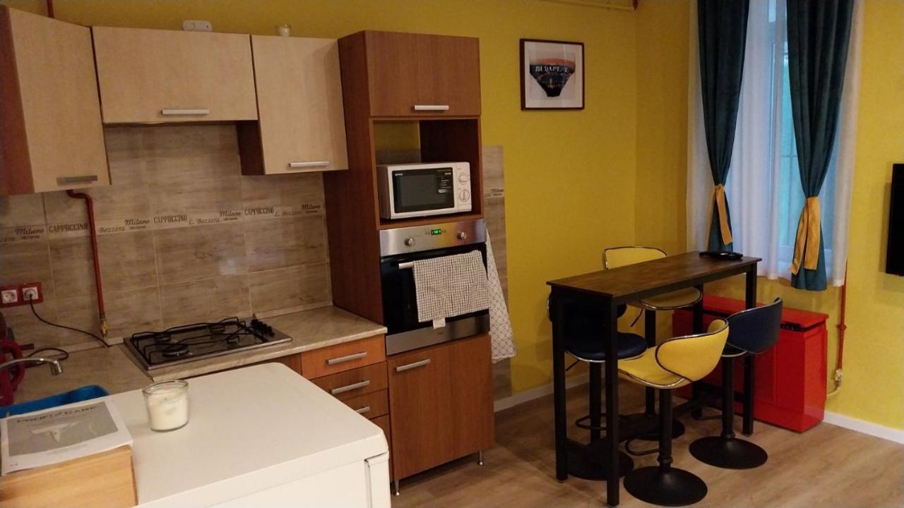 Yellow Blue Apartment Budapest Exterior photo